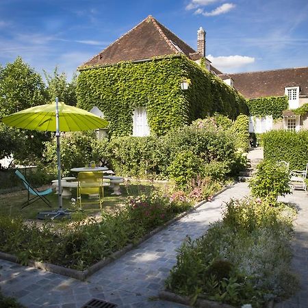 Aux Charmes De Maintenon Exterior photo