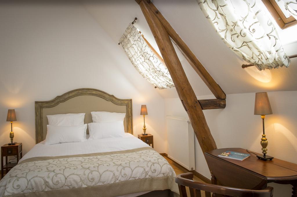 Aux Charmes De Maintenon Room photo