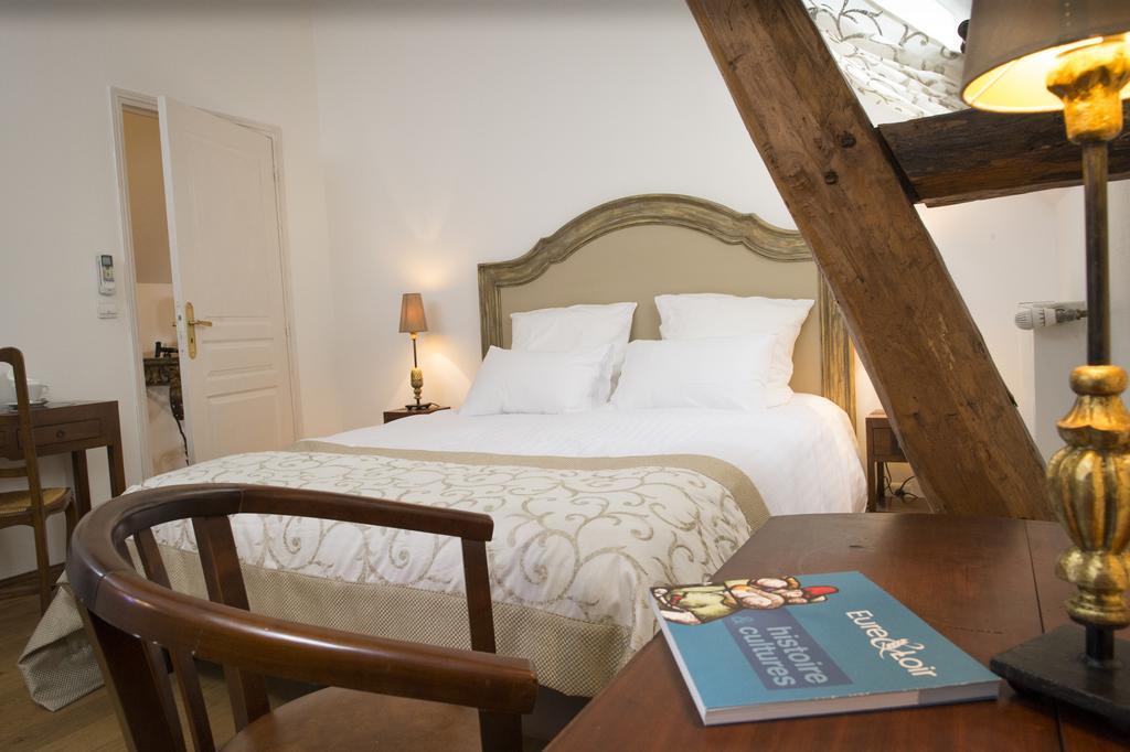Aux Charmes De Maintenon Room photo