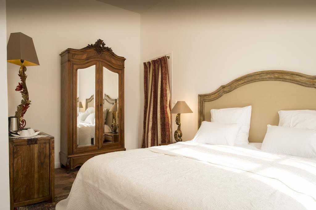 Aux Charmes De Maintenon Room photo