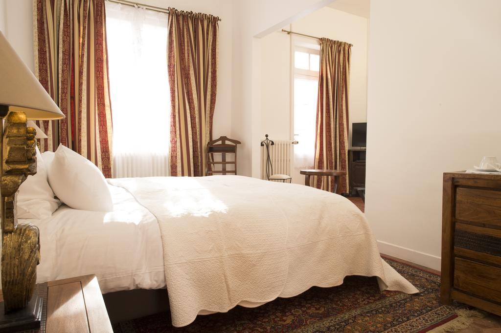Aux Charmes De Maintenon Room photo