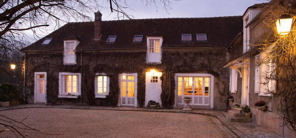 Aux Charmes De Maintenon Exterior photo